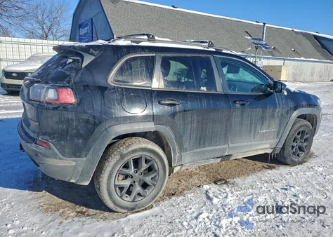 2019 Jeep Cherokee Trailhawk from USA, damaged, VIN 1C4PJMBN3KD186138